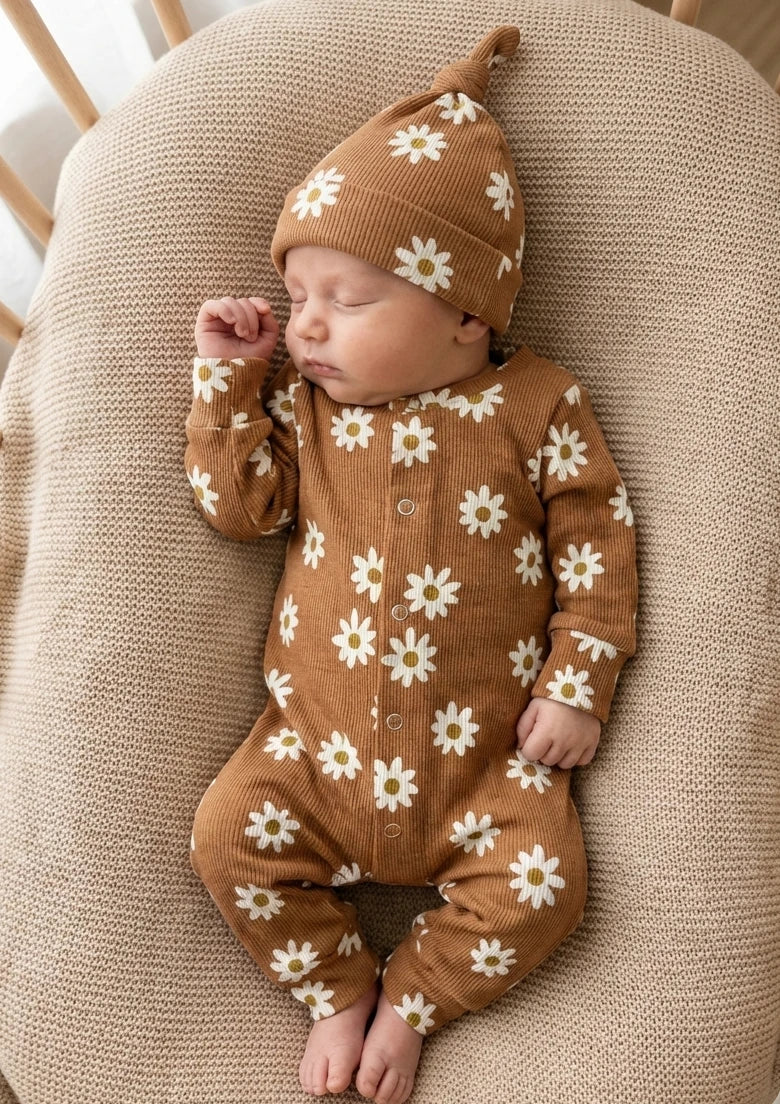 Handgemaakt baby boxpakje van natuurlijke stof Daisy Clay, zacht en comfortabel voor pasgeborenen