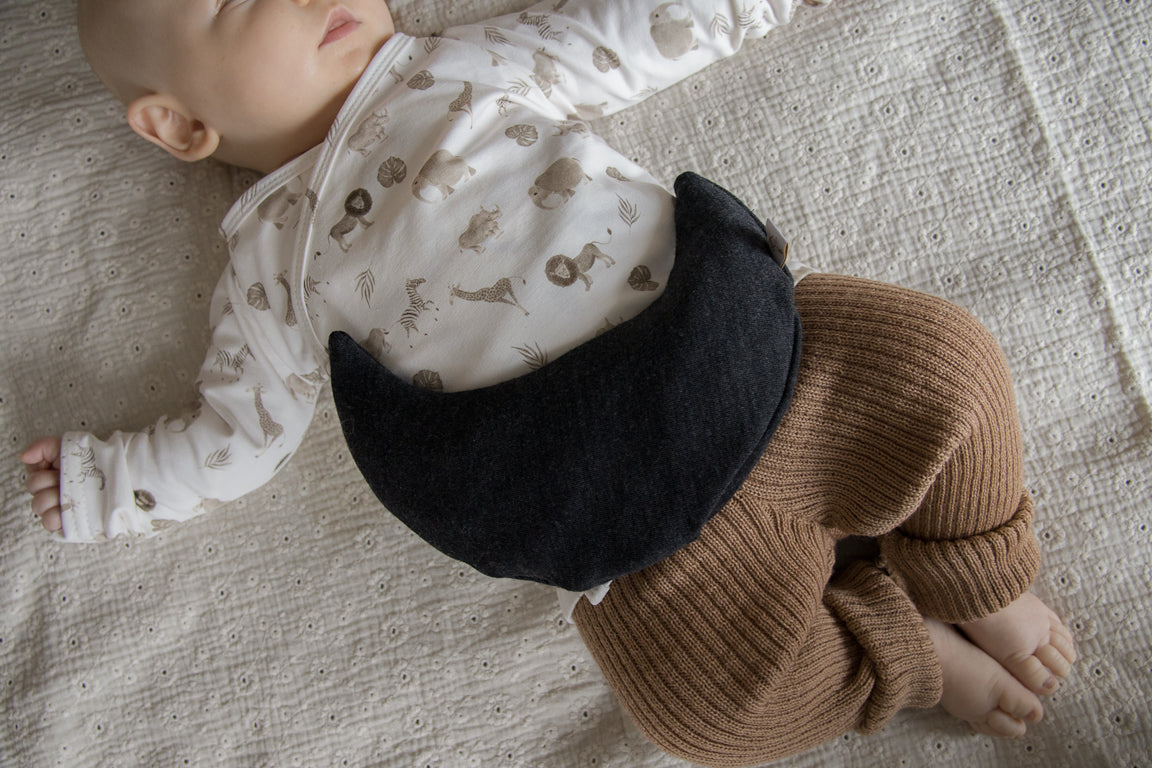 Zacht baby warmtekussen Comfy Luna in antraciet merino wol