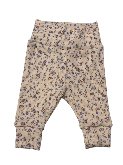 Baby broekje – Blauwe minibloemen