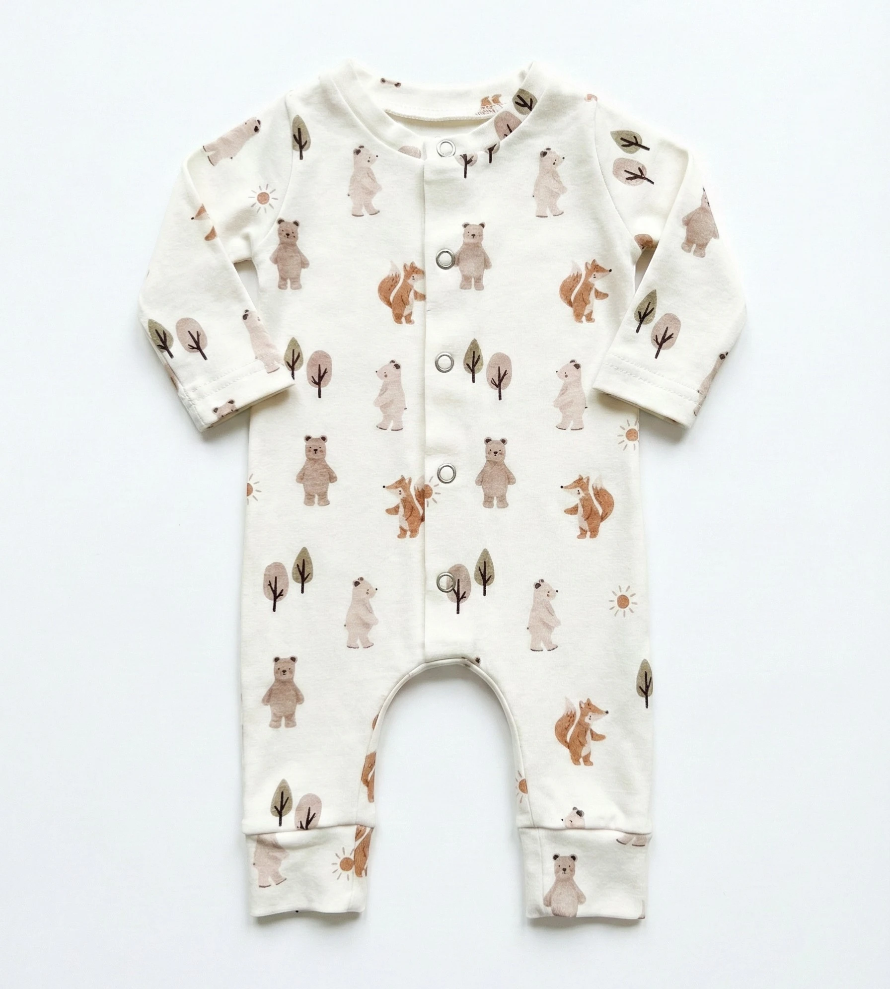 Detail van handgemaakt newborn boxpakje in Bosdieren – zachte babykleding uit eigen atelier