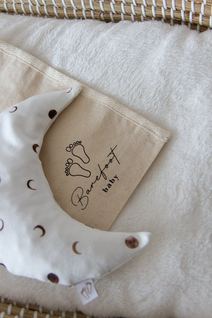 Comfy Luna warmtekussen voor baby’s met beautiful moon print in zachte tinten