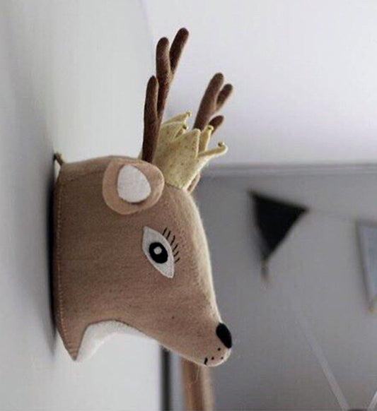 Handgemaakte Gamcha dierenkop van 100% wolvilt, fair trade geproduceerd in Nepal – een speelse en duurzame wanddecoratie voor de baby- of kinderkamer.