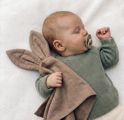 Detail van de zachte stof van het Saga Cuddle Cloth knuffeldoekje in mauve