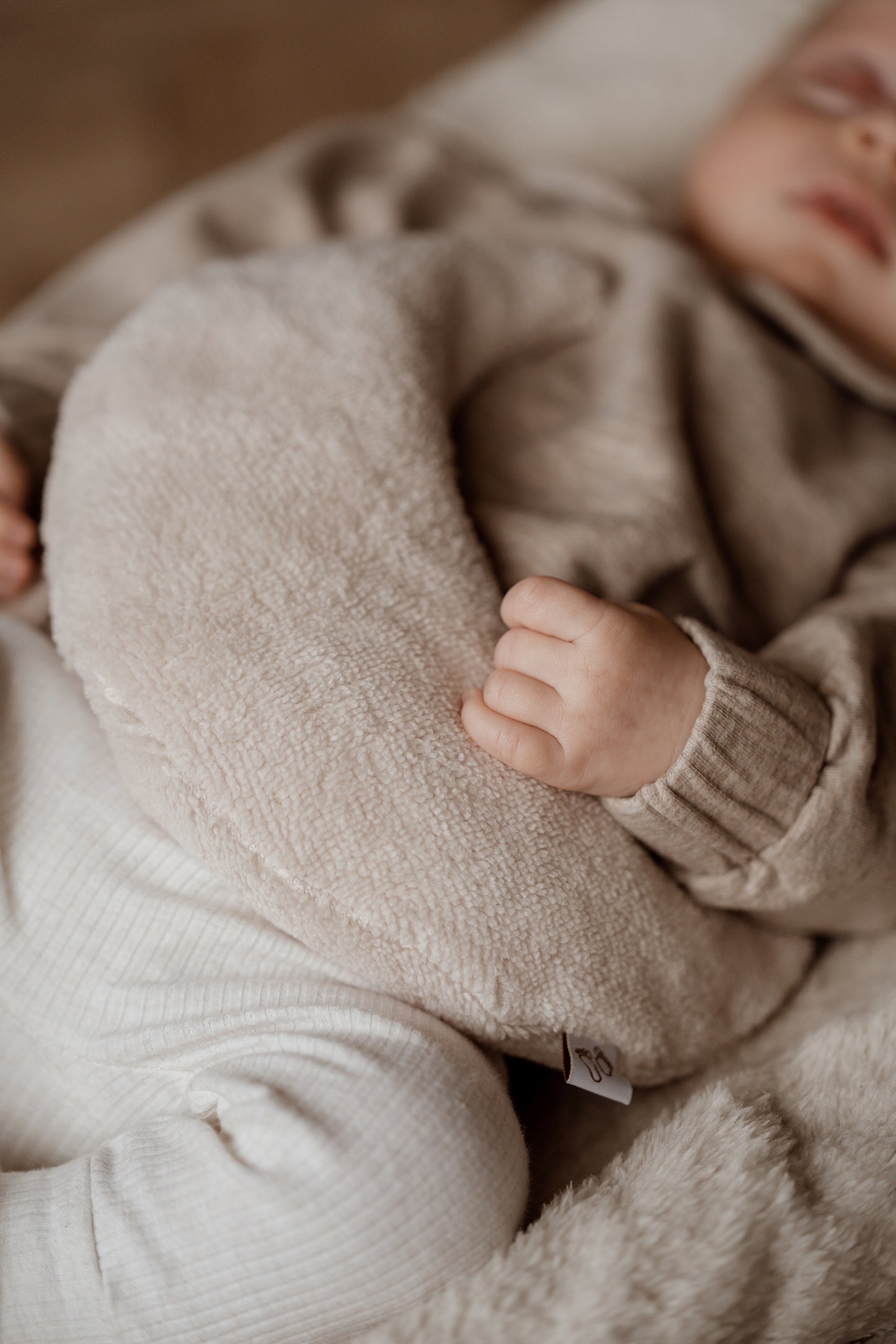 Zacht baby warmtekussen Comfy Luna met bamboo beige hoes