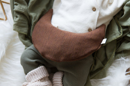 Zacht baby warmtekussen Comfy Luna in warme bruine wol