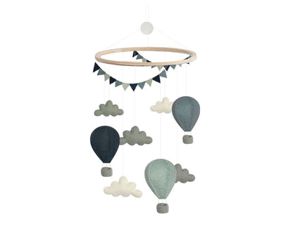Handgemaakte Gamcha wiegmobiel van 100% wolvilt, fair trade geproduceerd in Nepal – perfect als rustgevende en natuurlijke decoratie voor de babykamer.